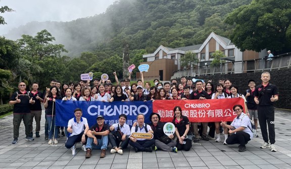 百人携手护山林